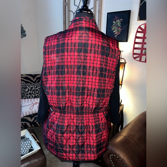 Black/Red Plaid Puffer Vest - Picture 6 of 9